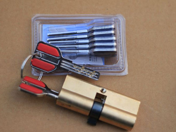 大连市24小时上门开锁公司